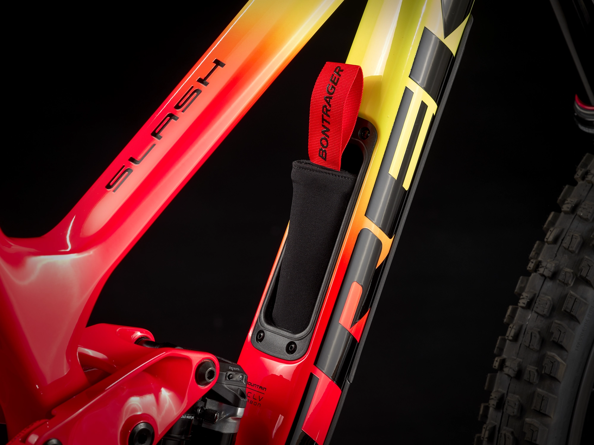 Trek Slash 9.9 XX1 FA ML 29 Radioactive Coral To Yellow - WERKSTATT17 Bikeshop 6 Trek Slash 9.9 XX1 FA ML 29 Radioactive Coral To Yellow - WERKSTATT17 Bikeshop – Bild 4