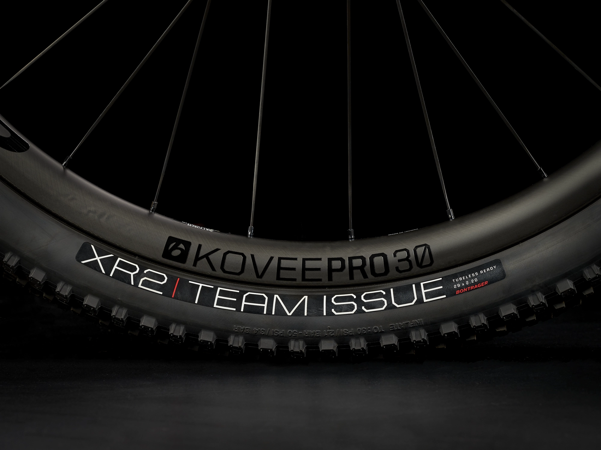 Trek Supercaliber 9.8 XT XL Radioactive Yellow To Coral - WERKSTATT17 Bikeshop 10 Trek Supercaliber 9.8 XT XL Radioactive Yellow To Coral - WERKSTATT17 Bikeshop – Bild 8