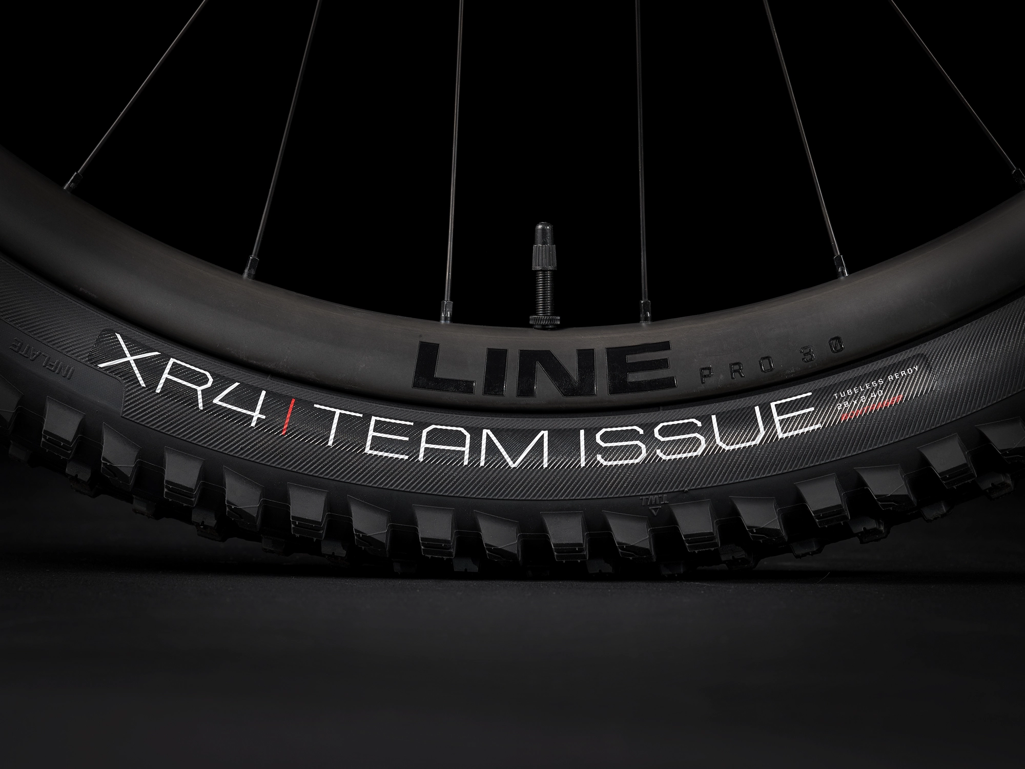 Trek Top Fuel 9.9 XX1 AXS XL Satin Baja Yellow - WERKSTATT17 Bikeshop 8 Trek Top Fuel 9.9 XX1 AXS XL Satin Baja Yellow - WERKSTATT17 Bikeshop – Bild 6